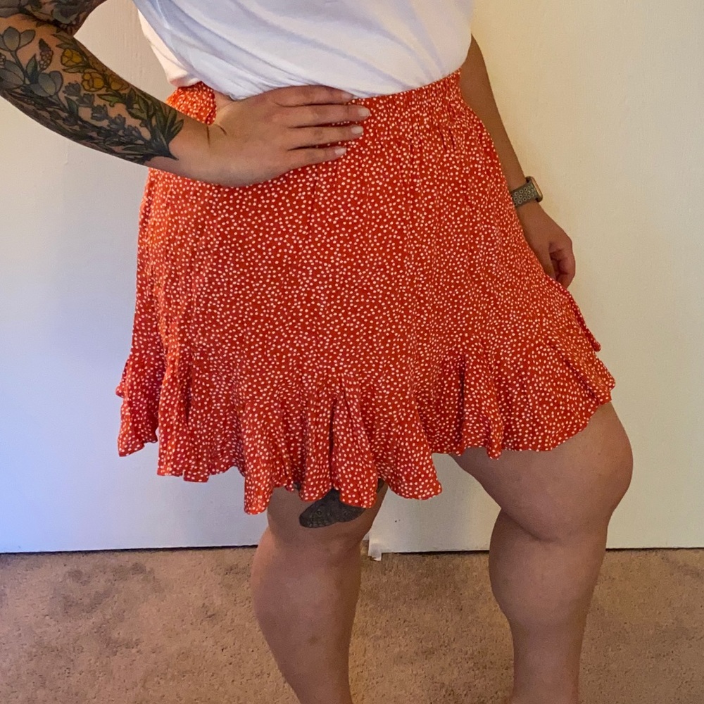 L, mini flowy coral polka dot skirt LOFT